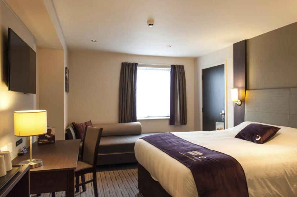 Premier Inn Uttoxeter Exterior foto
