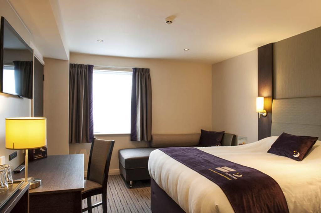 Premier Inn Uttoxeter Exterior foto